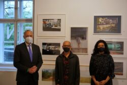 Vernissage Von der Farbe zur Linse, von der Linse zur Farbe von Alfred Resch-Díaz in der Galerie Centrum
