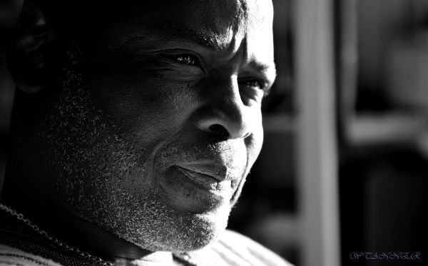 Portrait von Abdelaziz Baraka Sakin