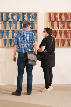 Dokumentarfotografie der Eröffnung zur Ausstellung Friederike Jeanne Nestler-Rebeau - Eine Retrospektive im CITYPARK Graz