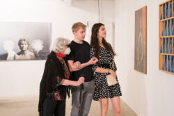 Dokumentarfotografie der Eröffnung zur Ausstellung Friederike Jeanne Nestler-Rebeau - Eine Retrospektive im CITYPARK Graz