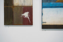 Detailaufnahme zweier Kunstwerke der Ausstellung Transformationen von Evelyn Fasch