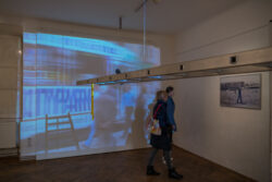 Ausstellungseröffnung Galaxienumarmung im Zentrum von Mirko Maric